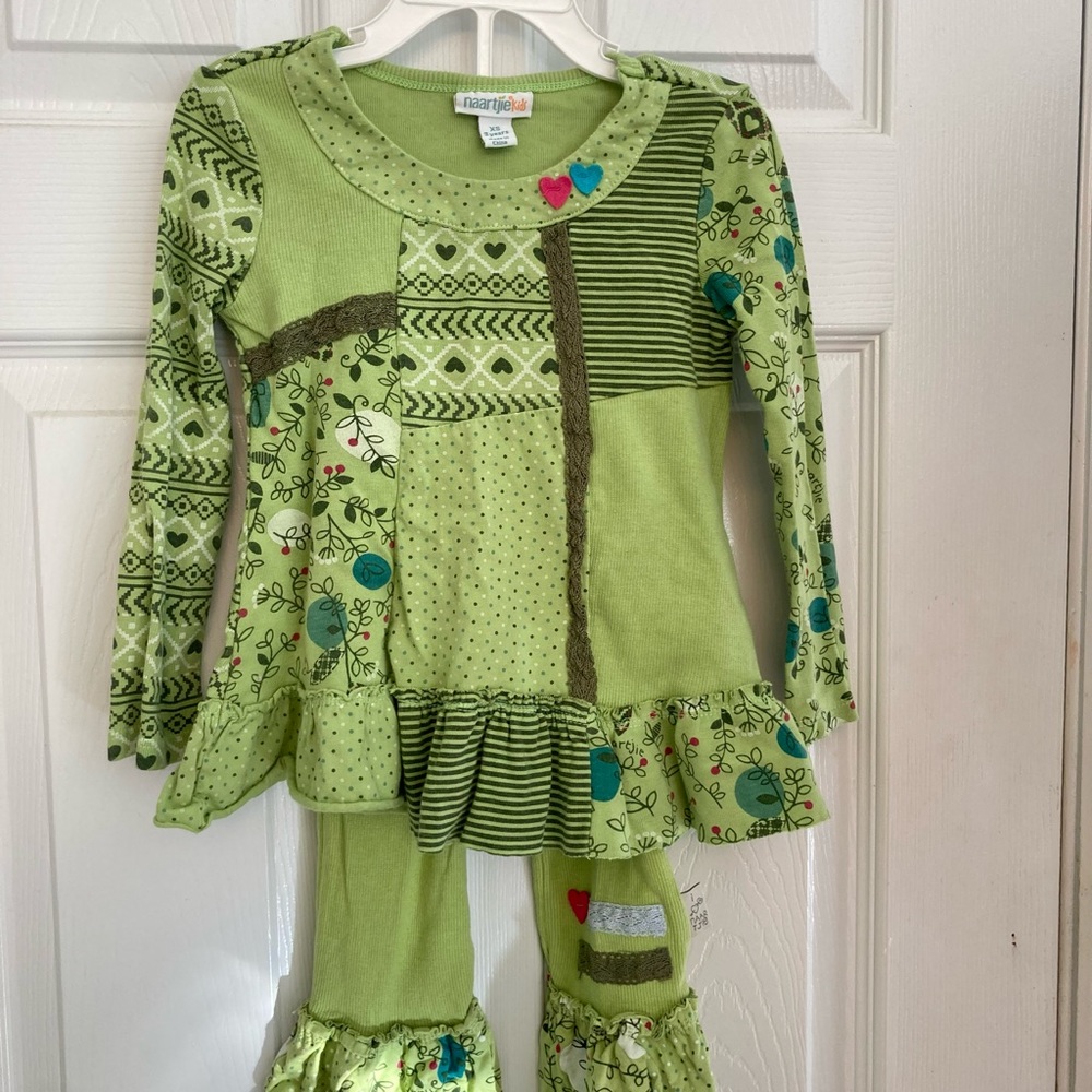 Naartjie 3 XS Bright green patchwork-ruffles, long sleeve top&matching capris.